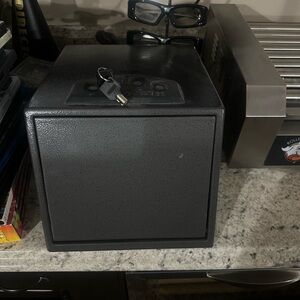 Liberty HD-300 Black Safe with Key